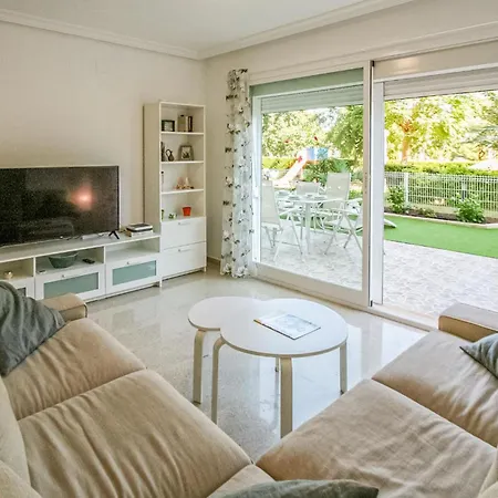 3 Bedroom Awesome In Apartment *
