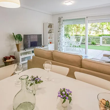 3 Bedroom Awesome In Apartment *